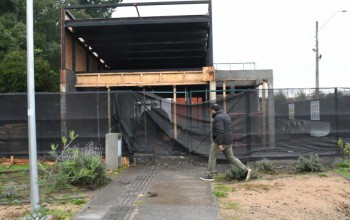 ALCALDE VISITÓ OBRAS DE SEDE DE VILLA LOS LAGOS EN POLCURA