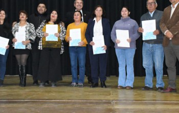 FAMILIAS DE COMITÉ POR NUESTROS HIJOS RECIBIERON ESCRITURAS
